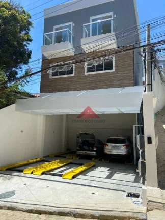 Imagem Venha morar em uma bela casa em pequeno condomínio a 3 minutos da Praia das Flechas.