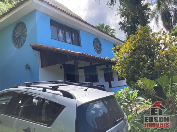 Imagem Vendo Casarão em Itaipuaçu com 5 Quartos, 2 Suítes.