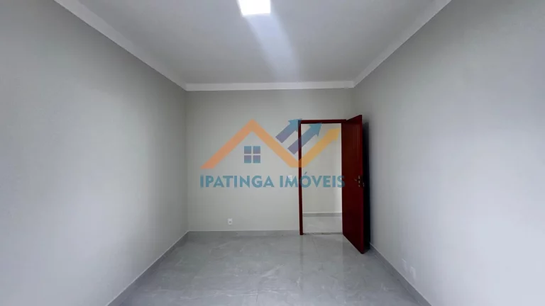 Imagem Casa Tríplex à venda no bairro Jardim Vitoria - Santana do Paraiso