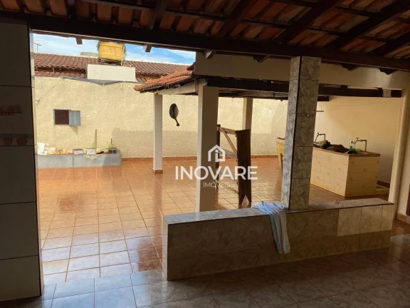 Imagem Casa com 3 dormitórios à venda, 250 m² por R$ 360.000,00 - Setor Paranaíba - Itumbiara/GO