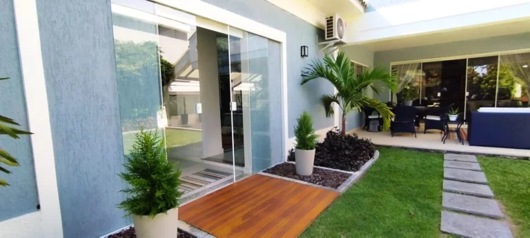 Imagem Casa em Condomínio Novo Leblon, em terreno de 1000 m², 6 suítes, jardins, piscina, área gourmet com churrasqueira.