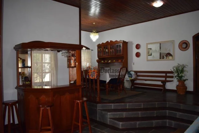 Imagem Casa com 3 dormitórios à venda, 292 m² por R$ 1.500.000 - Vila Inglesa - Campos do Jordão/SP