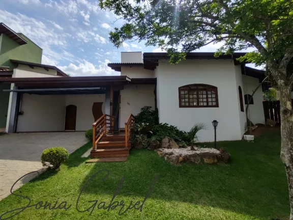 Impecável Casa em Condomínio à Venda em Vinhedo-SP - 3 Quartos, 1 Suíte, 2 Salas, 3 Banheiros, 4 Vagas, 212,10 m².