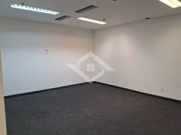 Imagem Sala Comercial de 126m² na Torre do Rio Sul – Excelente Estrutura e Localiz