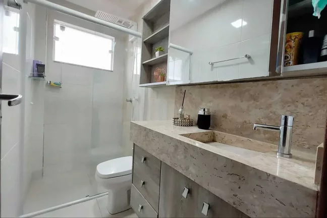 Imagem Apartamento com 3 dormitórios sendo 1 suíte e 2 vagas privativas no bairro Areias em Camboriú