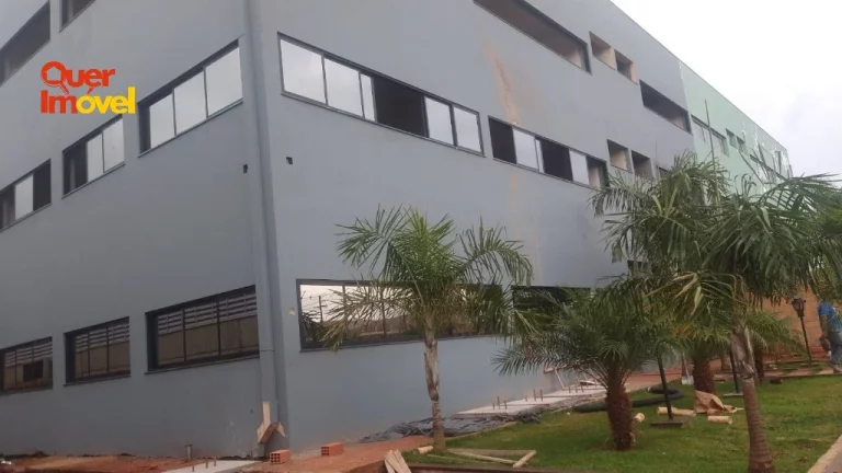 Imagem Galpão Comercial com 3 Salas, 4 Banheiros e 10 Vagas de Garagem em Cravinhos-SP - 1.550,00 m² de Área