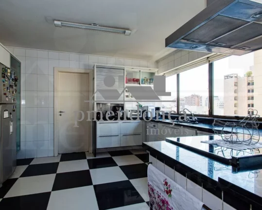 Imagem Apartamento em Perdizes com 4 sui­tes e 5 vagas, 240m²
