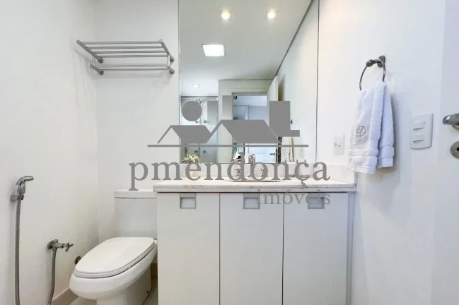 Imagem Apartamento mobiliado em Perdizes com 86,60m², 2 suÍtes e 3 vagas demarcadas.