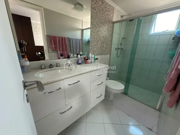 Imagem Amplo apartamento com ambientes bem distribuídos e ótima integração entre os espaços. A cozinha...