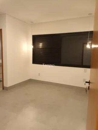 Imagem Sobrado Alto Padrão, 3 Suítes, Churrasqueira com Piscina