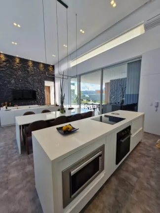Imagem Casa Alto Padrão á venda no Condomínio Caledônia com 3 suítes, 4 vagas localizada em Camboriú.