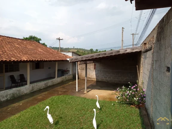 Imagem Chácara à venda com 2 quartos e terreno amplo em Jarinu/SP