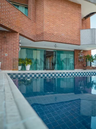 Imagem Vendo linda cobertura duplex localizada em ponto estratégico dos jardins, em prédio com tijolo a vista!!! Com 7 garagens, depósito no subsolo do edif