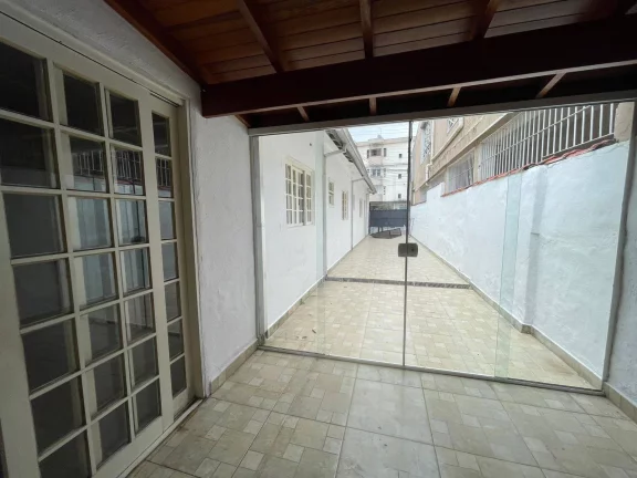 Casa comercial com 3 salas para alugar Centro de Caraguatatuba-SP