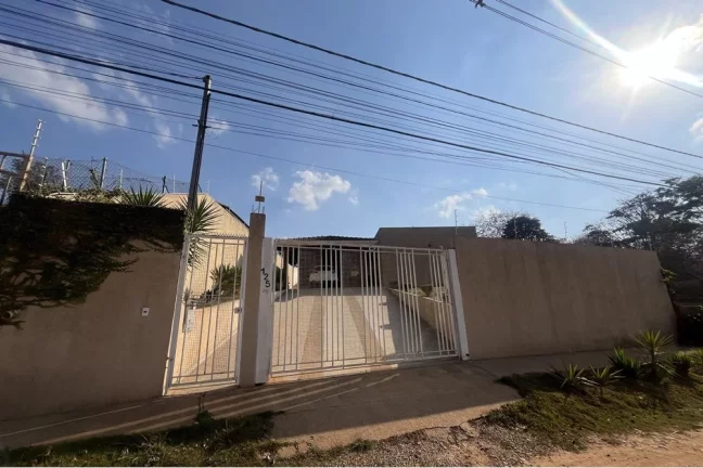 Imagem Chácara à venda em Atibaia - 700m² de terreno e 153m² de área construída