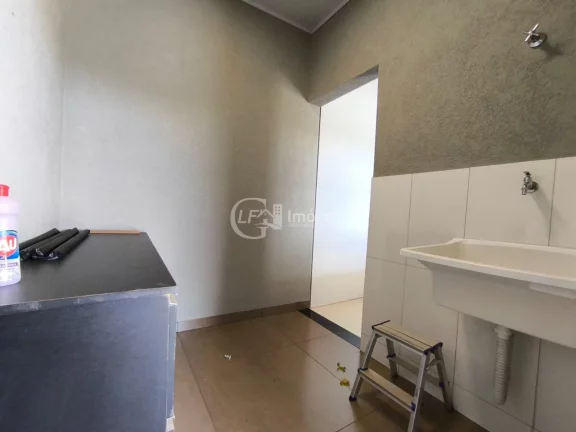 Imagem Alugue já ponto comercial com 2 salas e 3 vagas de garagem em Campo Grande-MS, no Alto São Francisco!