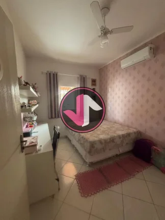Imagem Casa Térrea à Venda  Centro Sul  Várzea Grande/MT Imóvel espaçoso, ideal para quem busca co...