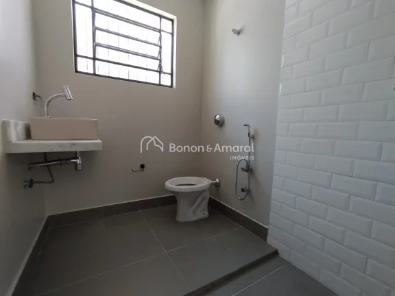 Imagem Casa com ótima planta, oferecendo muito potencial de personalização. Necessita de reformas, mas c...