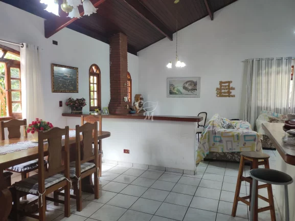 Imagem Excelente Casa Térrea com Área Gramada!