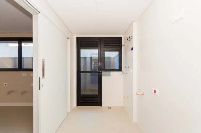 Imagem SANTA FELICIDADE - Sobrado em Condomínio Fechado. 3 suítes. 2 vagas. 169 m² privativos.