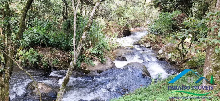 Imagem Mergulhe na Serenidade da Serra da Mantiqueira: Terreno com Cachoeira