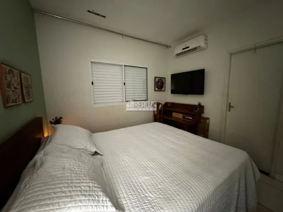 Imagem Casa de 3 dormitórios com suíte e varanda gourmet no Condomínio Vanice Andrade, no bairro Vila Arquelau em Uberaba