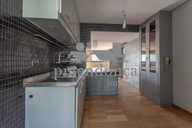 Imagem Linda cobertura duplex reformada  venda em Perdizes com 200m².