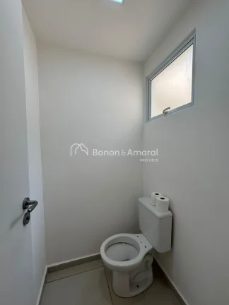 Imagem Esta encantadora casa geminada em Valinhos conta com 3 dormitórios, sendo 1 suíte. No térreo, voc...