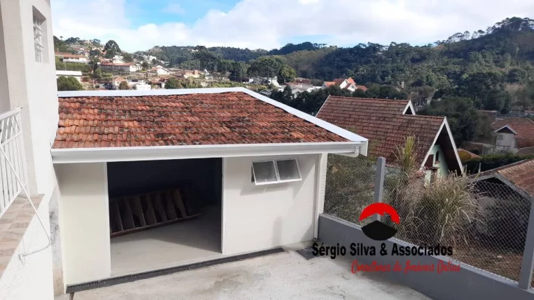 Imagem Casa a Venda na Região de Vila Abernessia, em Campos do Jordão - SP.