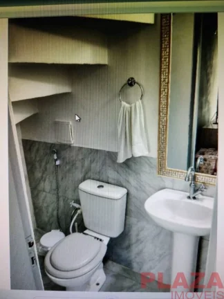 Imagem Sobrado Mobiliado em Condomínio Fechado – 2 Quartos | Área Privativa | Lazer Completo | Próx. Praia Brava e Amores | Balneário Camboriú