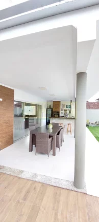 Imagem Luxo e Conforto: Casa de Alto Padrão à Venda no Jardim Britânia, Caraguatatub