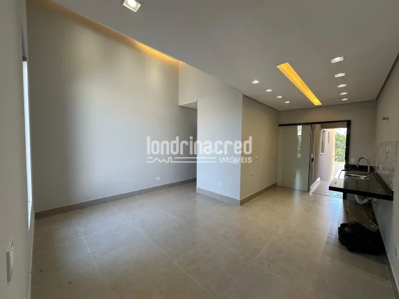 Imagem Casa assobradada à venda com 106m² de área construída, 2 dormitórios (1 suíte), 3 banheiros e 2 vagas de garagem em terreno de 125m².