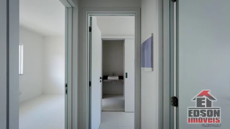 Imagem À venda casa em condomínio com 3 quartos, sendo 1 suíte e 2 demi-suíte
