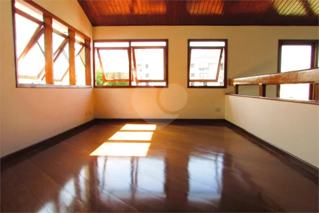 Imagem Casa para alugar com 4 quartos, sendo 2 suítes, em Vila São Francisco, São Paulo - SP