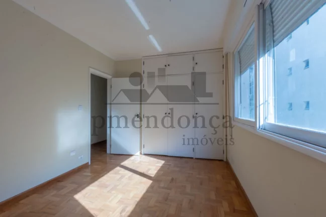 Imagem Apartamento na Rua Maranhão com 4 dormitórios (1 suíte) e 2 vagas, 220m2