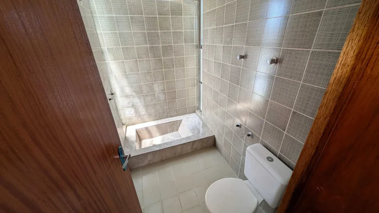 Imagem Casa com 5 dormitórios sendo 3 suítes e 4 vagas de garagem em Florianópolis/SC