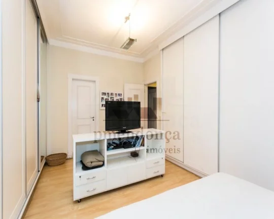 Imagem Apartamento com piso de tacos, living para 3 ambientes, lavabo, sala de jantar, sala de estar, 3 dor...
