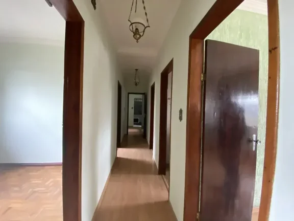 Imagem Espetacular Casa com 5 Dormitórios, Jardim Encantador e Pomar Privativo – Localização Privilegiada!