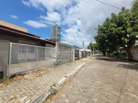 Imagem Casa à venda no bairro Tirol, Natal: 3 dormitórios, edícula com 2 suítes