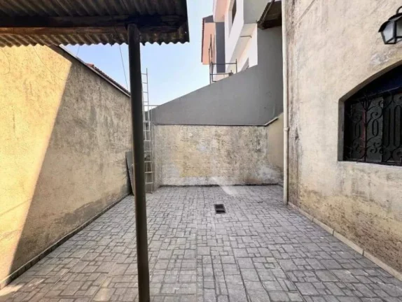 Imagem Casa para Alugar com 55mts, quintal no Jardim Rina