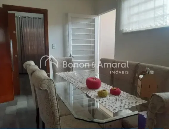 Imagem Casa incrível com acabamento de alta qualidade, situada em uma localização privilegiada. Conta co...