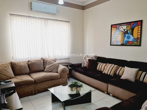 Imagem Sobrado amplo com 3 quartos (sendo 1 suíte com closet), no Condomínio Campos do Conde I.
Térreo c...