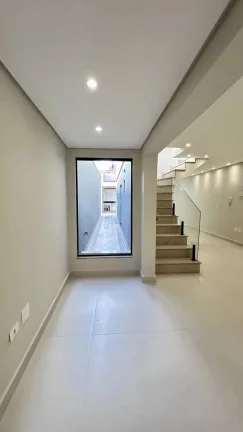 Imagem Sobrado de 155 m² 3 Dormitórios sendo 3 Suítes e 2 Vagas de Garagens