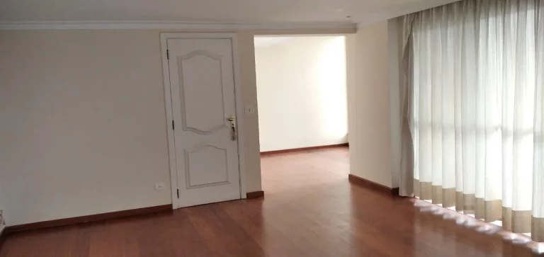 Imagem Excelente apartamento no centro da cidade, com ampla varanda e vista privilegiada, com sala 03 ambie...