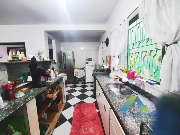Imagem SANTO ANDRÉ Sobrado 250M², 3 dormitórios, 6 vagas, 2 salão na frente para fins comerciais, ótima localização e valor !!!