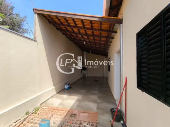 Imagem Casa para locação em Campo Grande-MS, no Jardim Colúmbia: 2 quartos, 1 sala, 1 banheiro e 3 vagas de garagem!