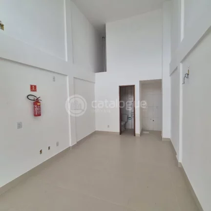 Imagem Alugo 9 salas comerciaide 24 e 18 m2 com banheiro e espaço pra cozinha