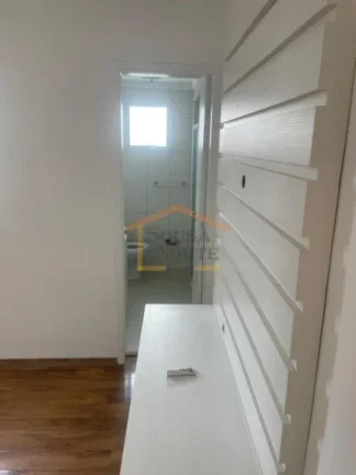 Imagem Apartamento 45m², 1 suíte, sala 2 ambientes, sacada, armários na cozinha e banheiro, área de ser...