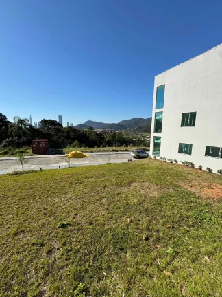 Imagem Terreno com 382,51m² em condomínio fechado no bairro Nova Esperança em Balneário Camboriú