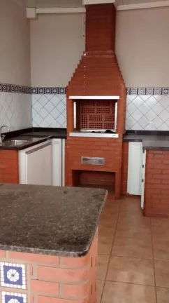 Imagem Área útil de 320 m². Triplex com 3 vagas de garagem, lavabo, ampla sala para 3 ambientes com saca...
